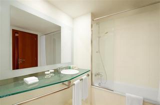 Гостиница Four Points by Sheraton Barcelona Diagonal