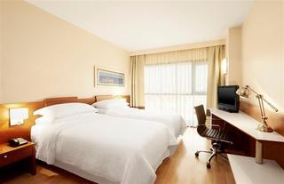 Гостиница Four Points by Sheraton Barcelona Diagonal