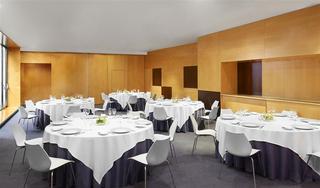 Гостиница Four Points by Sheraton Barcelona Diagonal