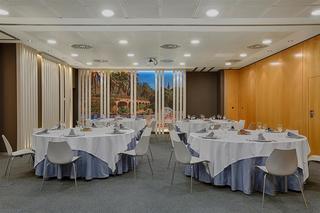 Гостиница Four Points by Sheraton Barcelona Diagonal