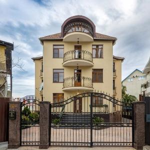 Hotel Golden House