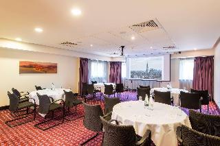 Гостиница DoubleTree by Hilton London Heathrow Airport