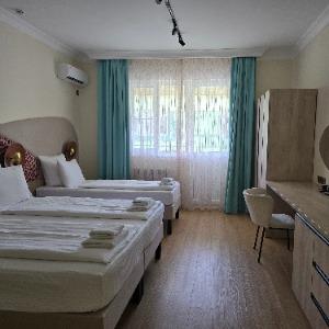 Hotel Kapitan Morey