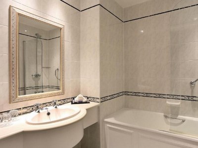 Hotel Macdonald Leeming House