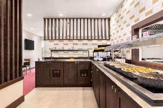 Гостиница Ramada by Wyndham Cobham