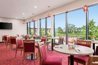 Гостиница Ramada by Wyndham Cobham