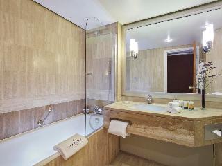 Гостиница Warwick Paris
