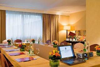 Гостиница Warwick Paris