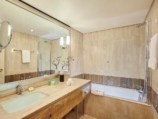 Гостиница Warwick Paris