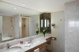 Hotel Holiday Inn Resort Nice-Port St. Laurent