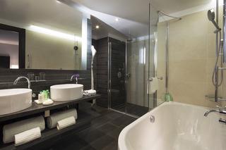 Hotel Renaissance Paris Arc de Triomphe