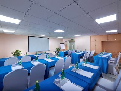 Гостиница Holiday Inn Expr Jiading Industry Park