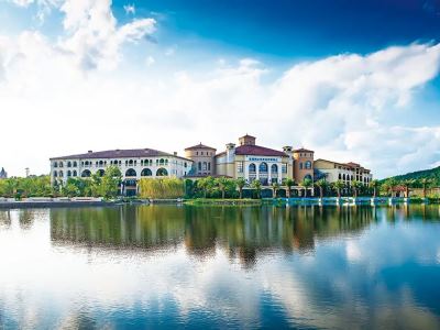 Hotel Wyndham Grand Plaza Royale Resort