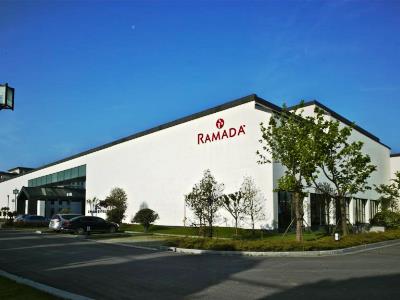Гостиница Ramada By Wyndham Suzhou Luzhi