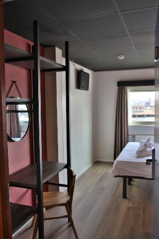 Гостиница Botel