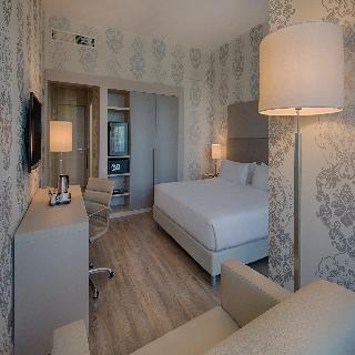 Гостиница NH Firenze