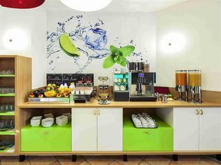 Гостиница Ibis Styles Napoli Garibaldi