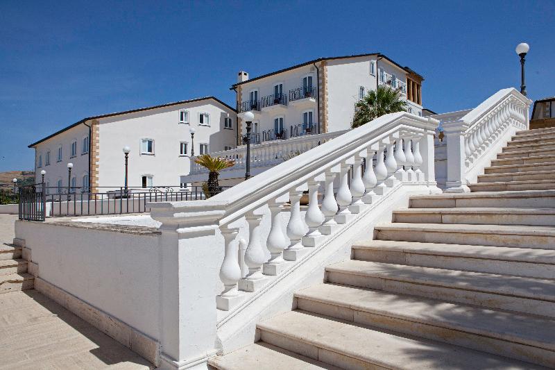 Гостиница iH Hotels Agrigento Kaos Resort