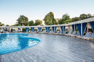 Гостиница Pyramisa Isis Corniche