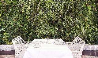 Hotel Claris and Spa