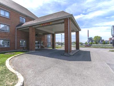 Гостиница Quality Suites Laval