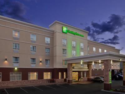 Гостиница Holiday Inn And Suites Kamloops