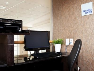 Гостиница Holiday Inn Express N Suites Langley