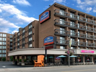 Гостиница Howard Johnson By The Falls