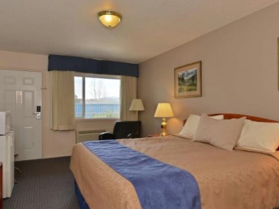 Hotel Canadas Best Value Inn And Suites