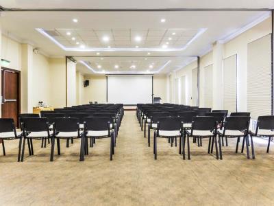 Гостиница Holiday Inn Express Quito