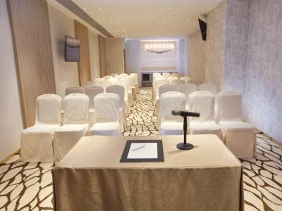 Гостиница Dorsett Tsuen Wan