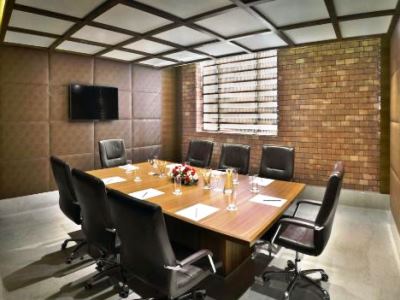 Гостиница The Lalit Great Eastern Kolkata