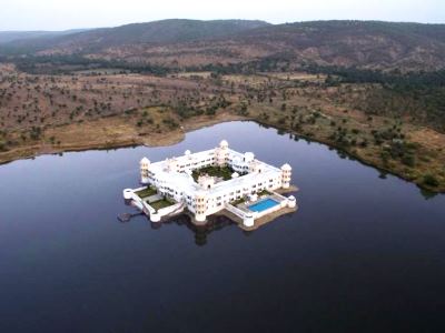 Гостиница Lake Nahargarh Palace