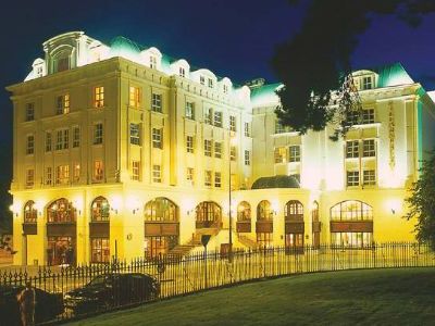 Гостиница Killarney Plaza Hotel And Spa