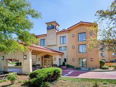 Гостиница Days Inn And Suites Arlington Heights