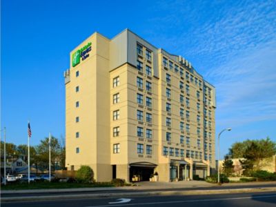 Гостиница Holiday Inn Express And Suites Cambridge