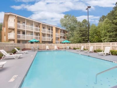 Hotel Super 8 Austell Six Flags