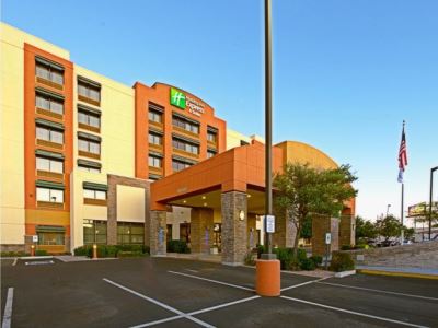 Гостиница Holiday Inn Express And Suites Tempe