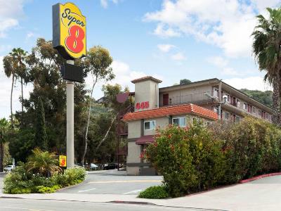 Гостиница Super 8 by Wyndham San Diego Hotel Circle