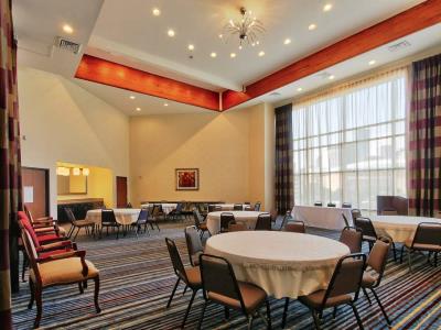 Гостиница Holiday Inn Express Downtown Conv Ctr