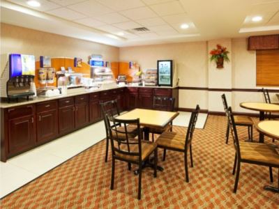 Гостиница Holiday Inn Express Carrollton