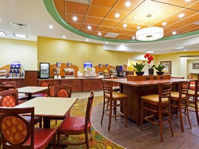 Гостиница Holiday Inn Express I-40 At Wendover
