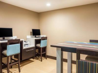 Гостиница Holiday Inn Express And Suites Mebane