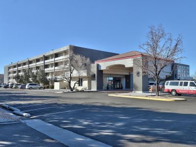 Гостиница Ramada Plaza Albuquerque Midtown
