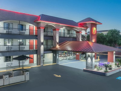 Гостиница Super 8 Austin University/Downtown