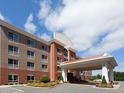 Гостиница Holiday Inn Express Raleigh Sw Nc State