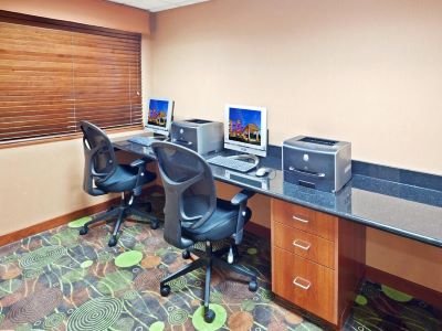 Гостиница Holiday Inn Exp Portland S Lake Oswego