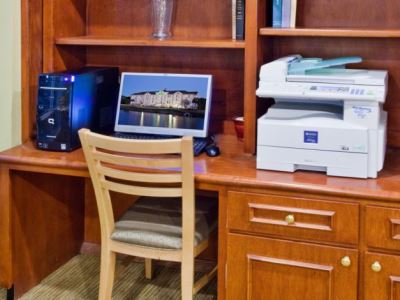 Гостиница Holiday Inn Express Broadway At The Bch