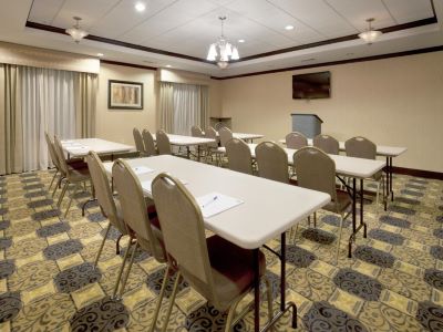 Гостиница Holiday Inn Express N Suites Georgetown