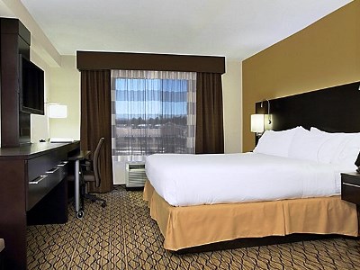 Гостиница Holiday Inn Express Suite First And Main